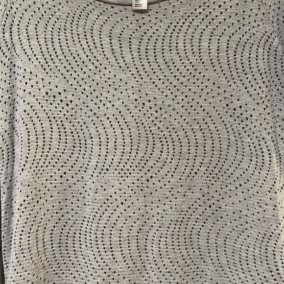 Mondetta holey active long sleeve shirt with thumb holes - Picture 2 of 5